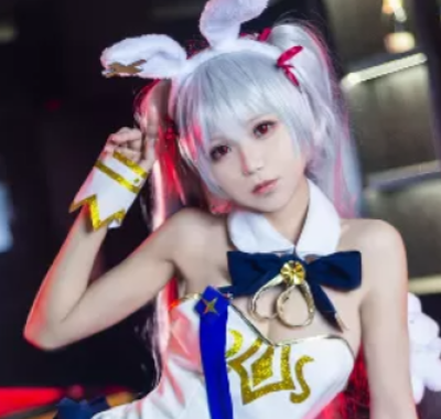 微博Coser 隼隼子 图集合集下载