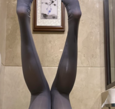 【微密圈】迷人的五姨太-开档连体[30P2V-215MB]